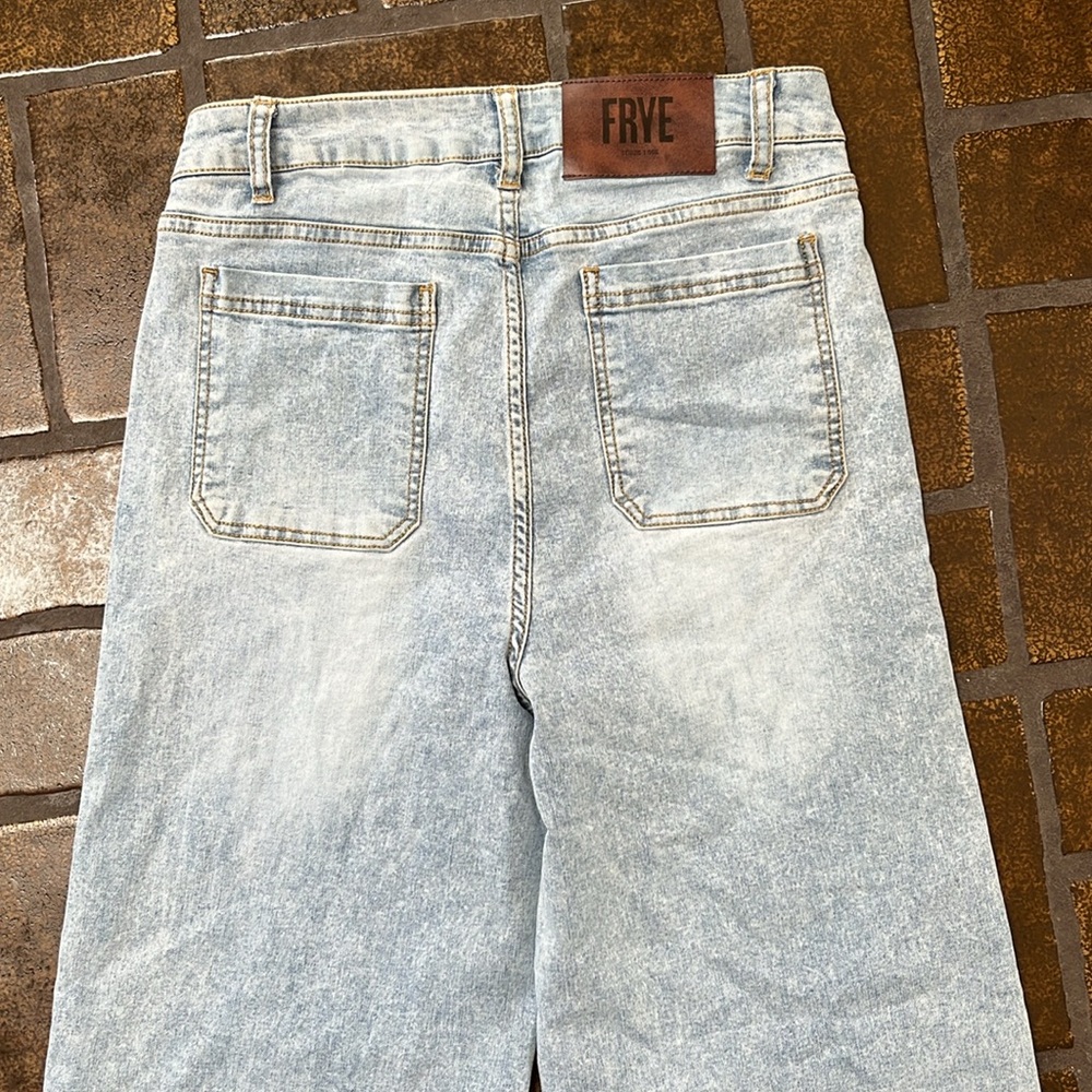 Frye Light Wash High-Rise Patch Pocket Cropped Wide Leg Jean - Picture 7 of 12
